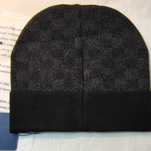 SOLD- NO LONGER AVAILABLE!....LOUIS VUITTON BEANIE - BRAND NEW- - Picture 4 of 5